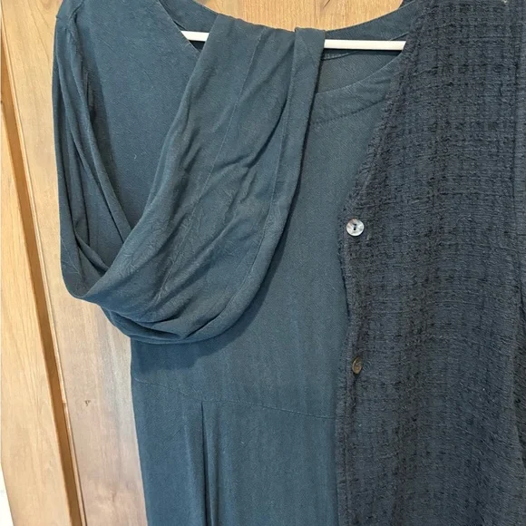 Elegant Dark Green Maxi Dress with Textured Vest - Picture 2 of 3